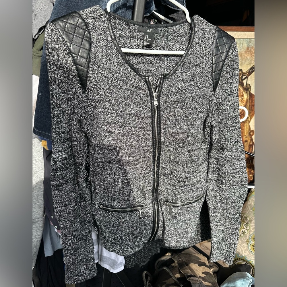 Women’s H&M zip up